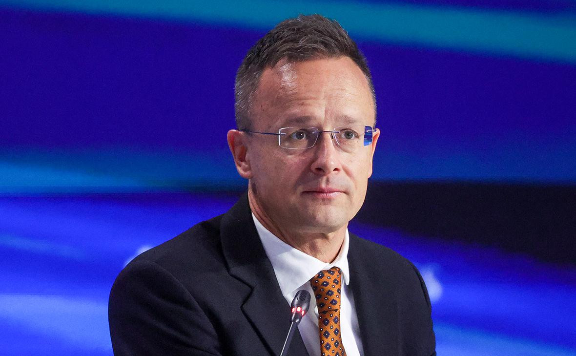 Сийярто обвинил Британию и Францию в провокации войны
 