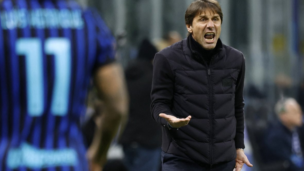 Конте вынужден наблюдать за 'Наполи' с трибун
 