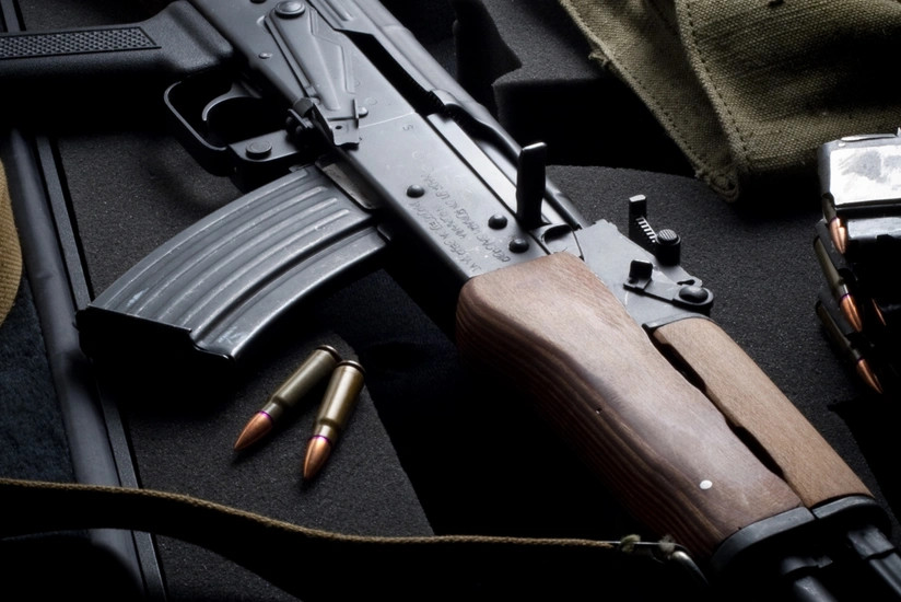 В Азербайджане за сутки изъято десятки единиц оружия, включая автоматы и гранаты
 