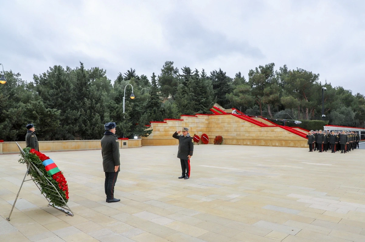 Руководство Госслужбы по мобилизации посетило Аллею шехидов