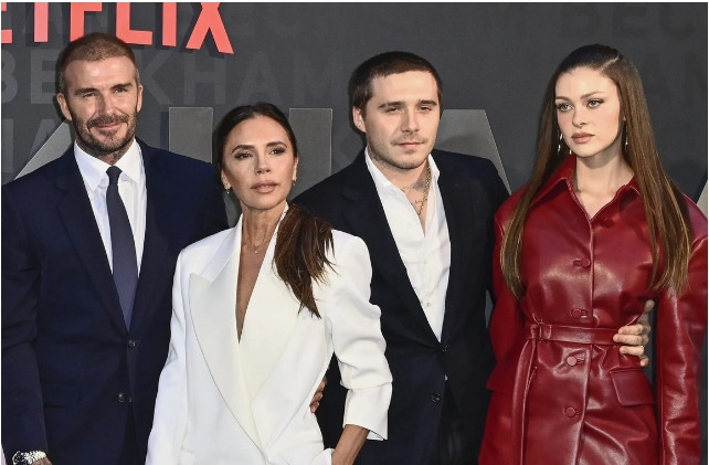 Бекхэмы сохранят контакт с Бруклином только при расставании с Николой Пельтц
 