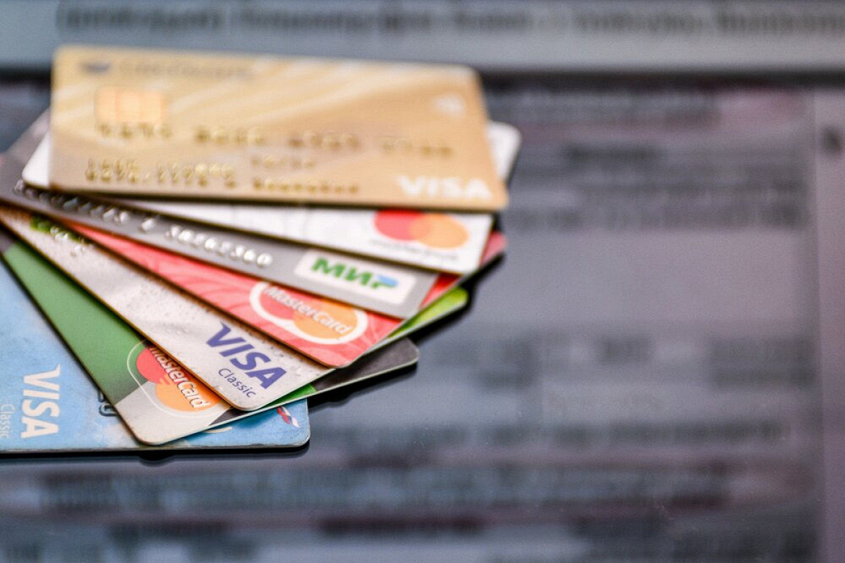 Выдача кредитных карт россиянам в 2025 году сократилась на 43%
 