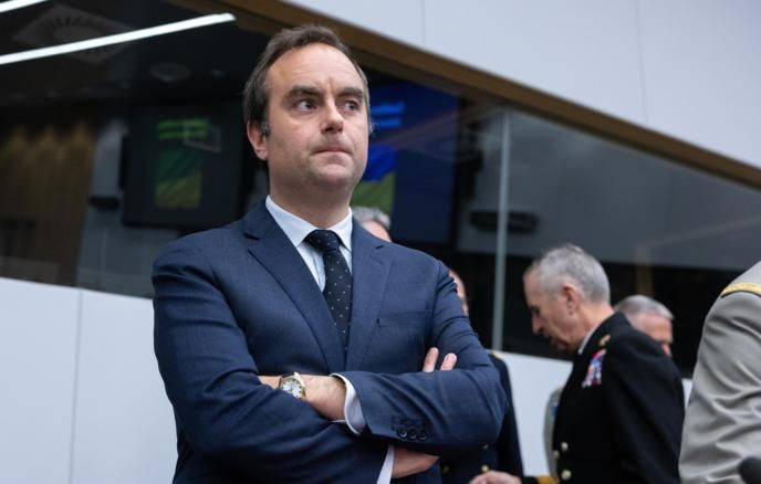 Парламент Франции отклонил вторую попытку выразить недоверие кабмину
 