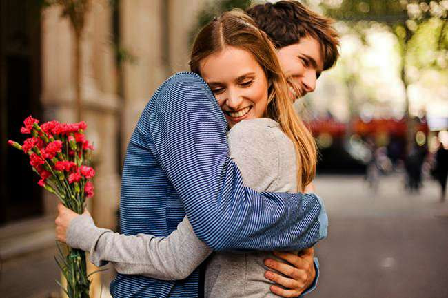 Объятия вместо таблеток: как один контакт спасает от стресса и одиночества
 