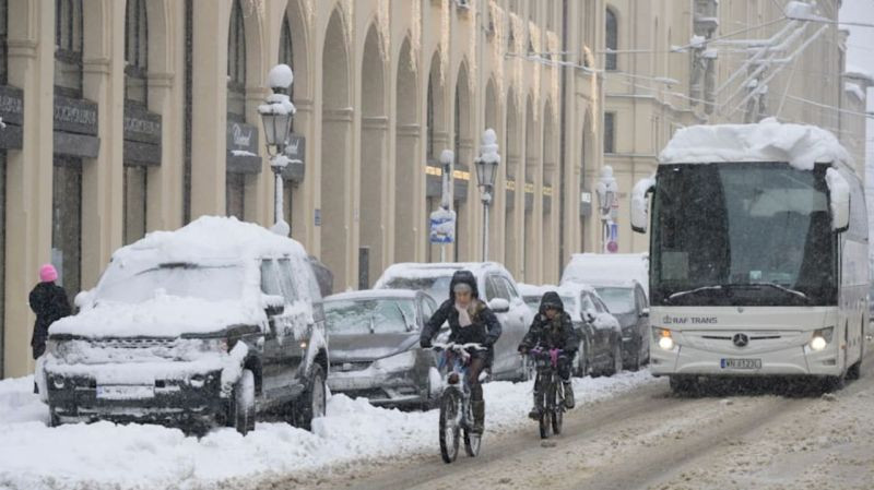Снегопады парализовали транспорт в Германии
 