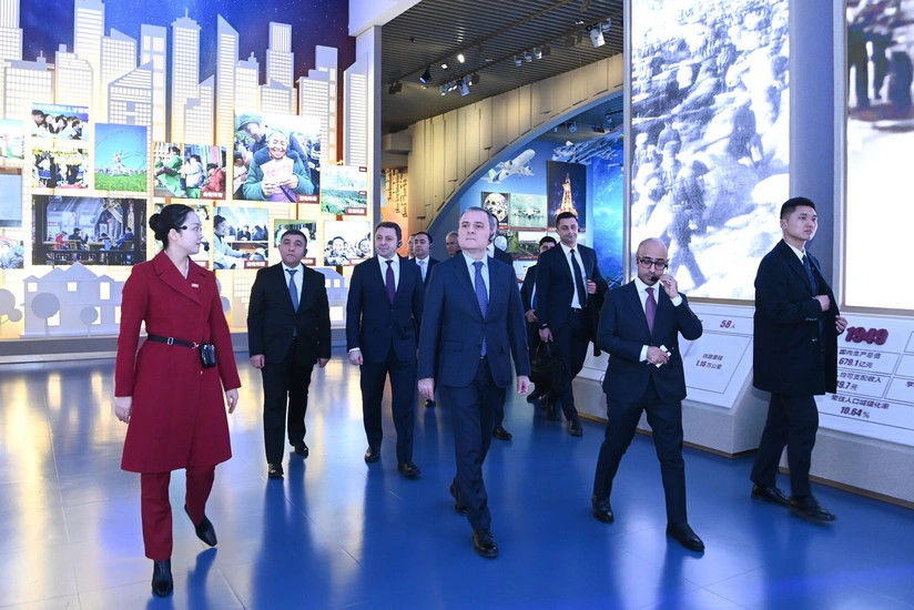 Джейхун Байрамов ознакомился с историей Китая в музее КПК