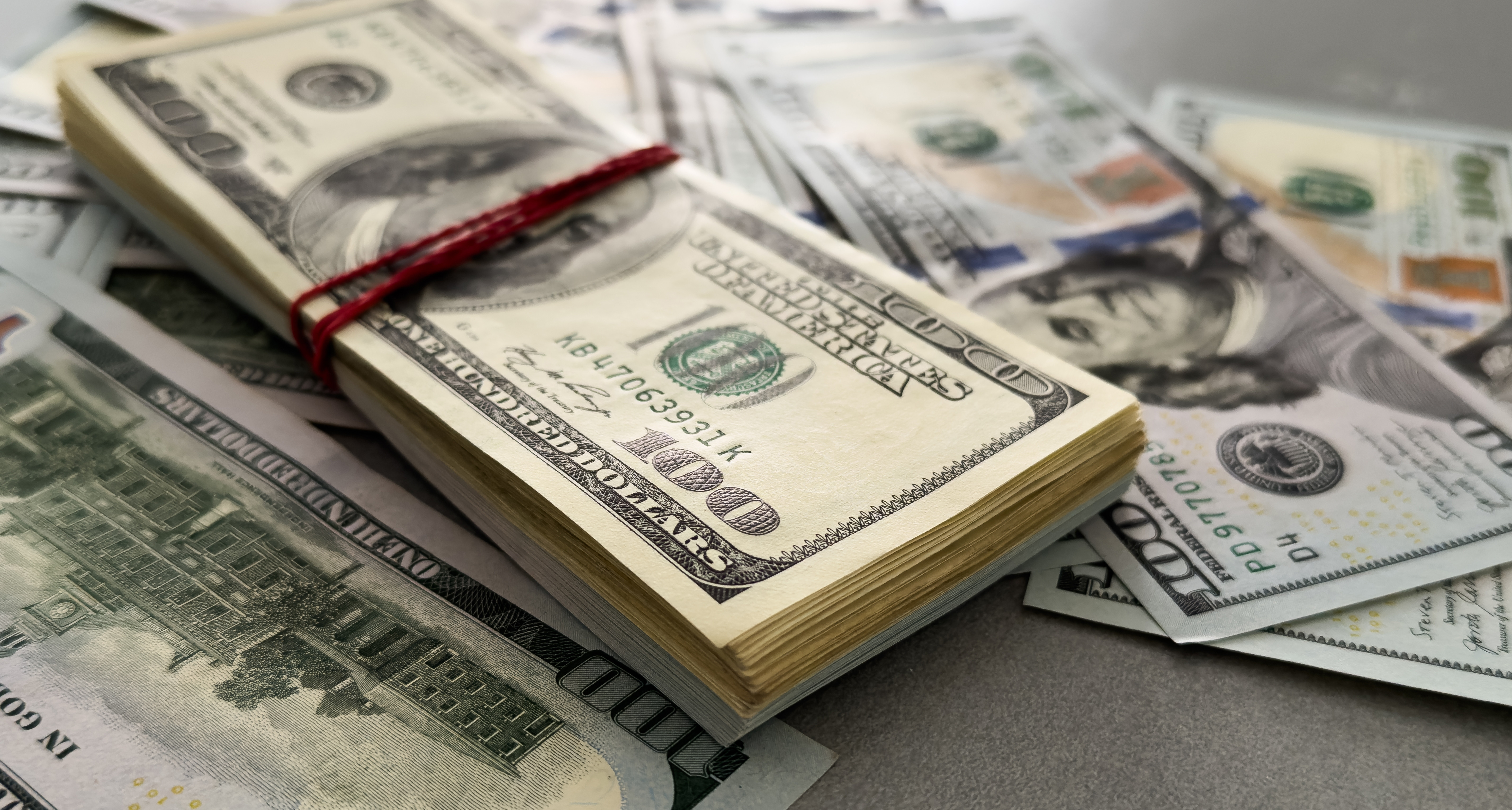 СМИ: Трейдеры делают рекордные ставки на падение доллара
 