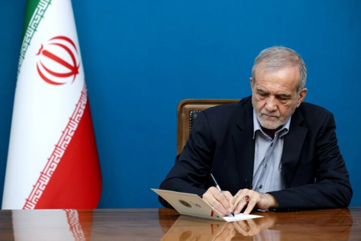 СМИ: Пезешкиан дал указание начать переговоры с США
 