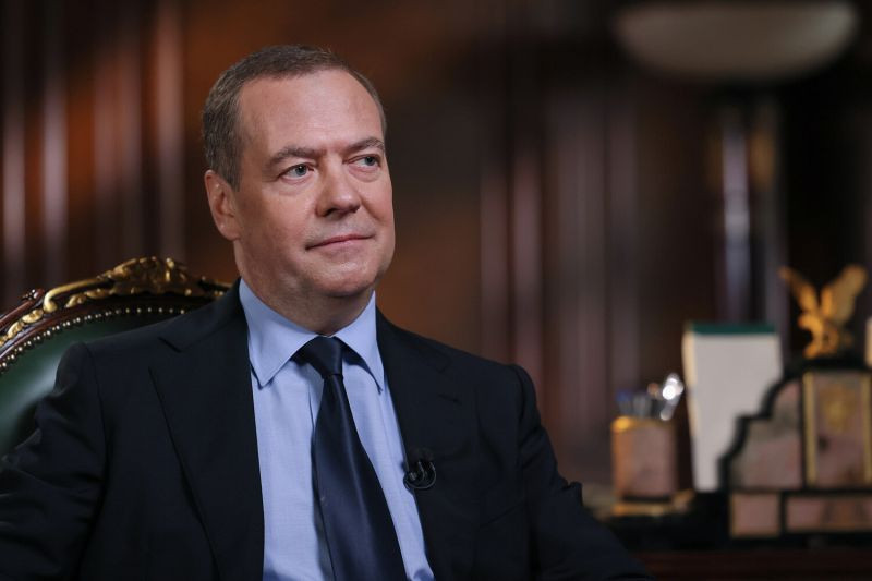 Медведев допустил 'невероятные' сценарии для НАТО и Европы
 