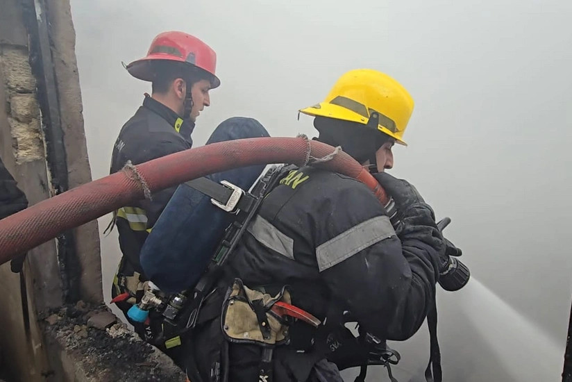 Пожар на проспекте Парламента в Баку полностью потушен
 