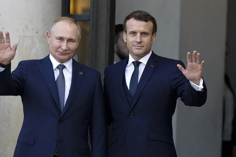 Макрон заявил о подготовке к возможному диалогу с Путиным
 