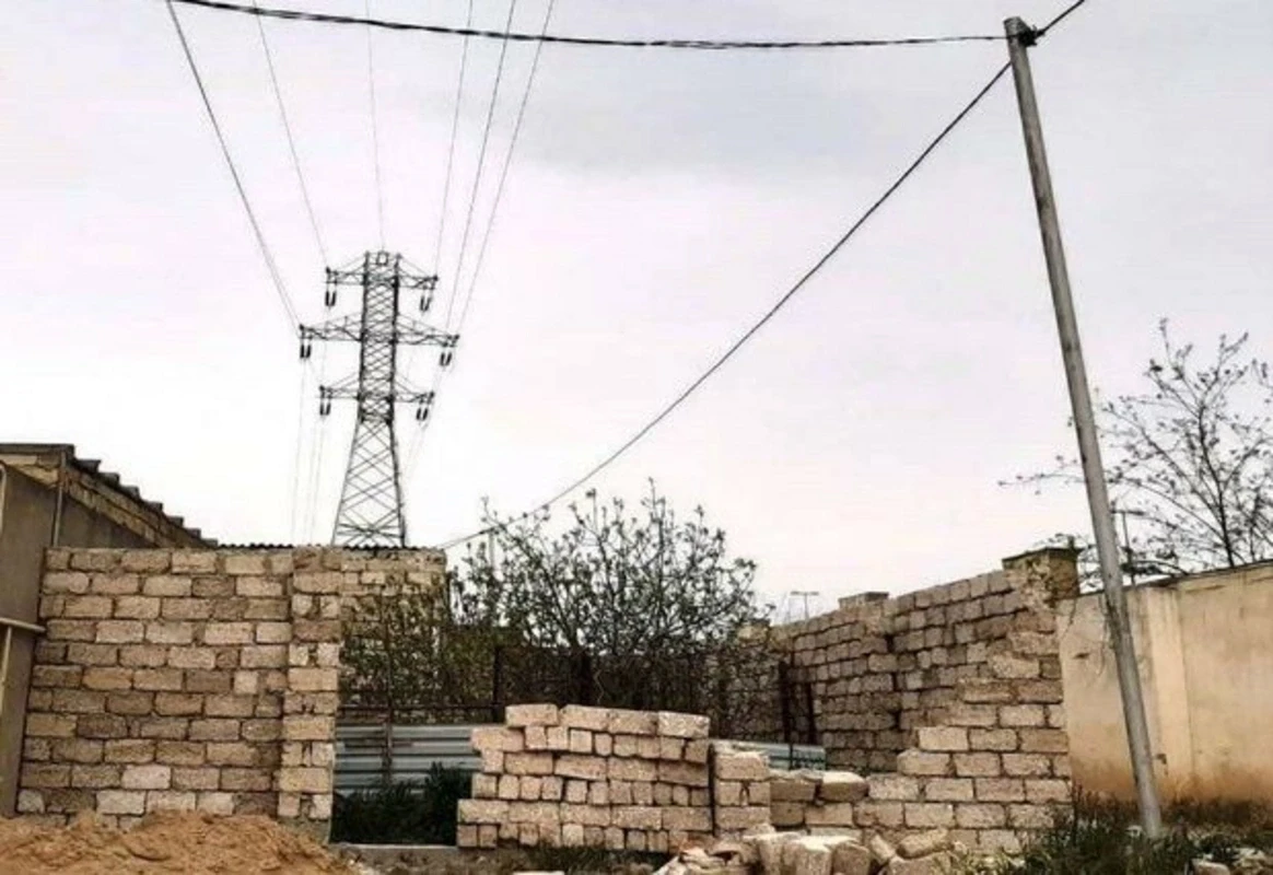 Погибшим из-за сильного ветра в Баку оказался сотрудник ГААДА
 