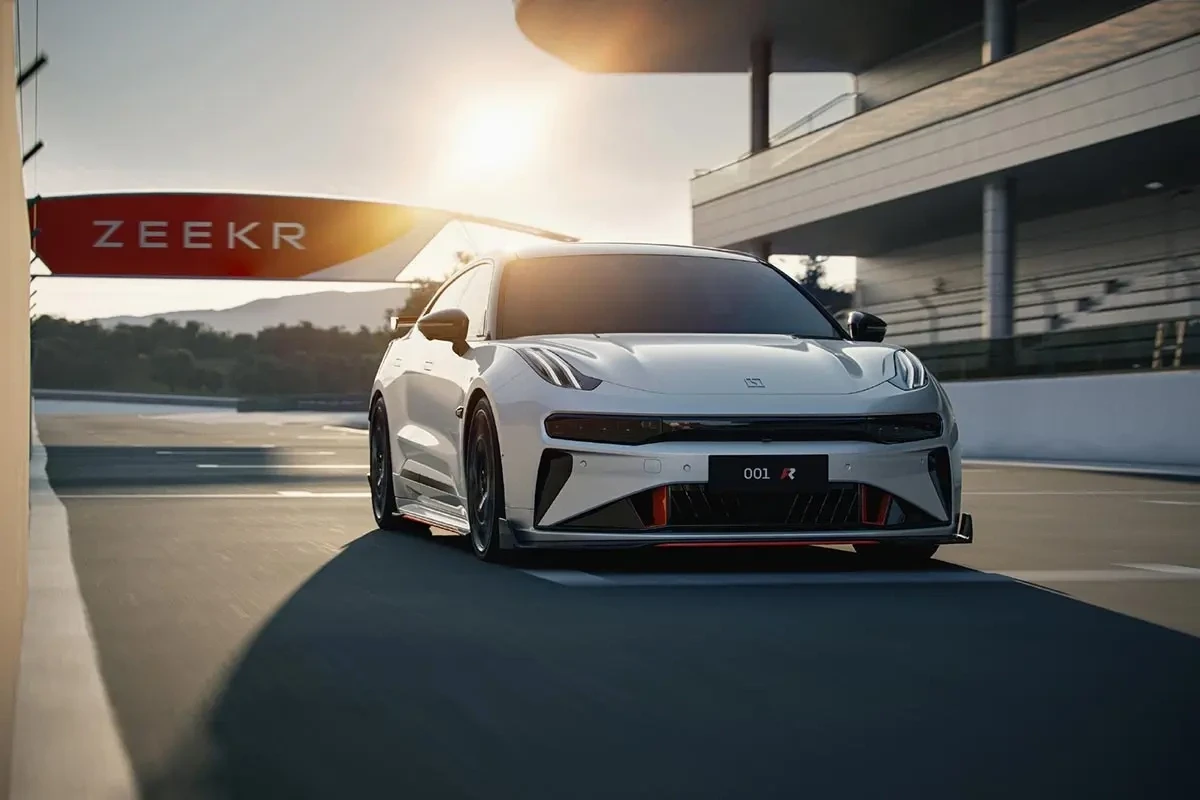 Zeekr отзывает 38 000 электромобилей из-за проблем с батареями
 