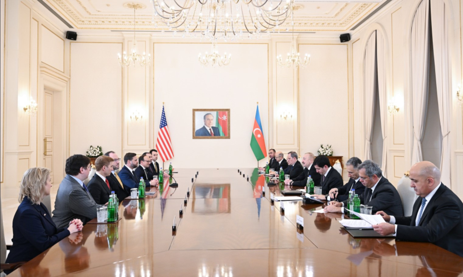 Началась встреча Президента Азербайджана Ильхама Алиева с вице-президентом США в расширенном составе - ОБНОВЛЕНО
 