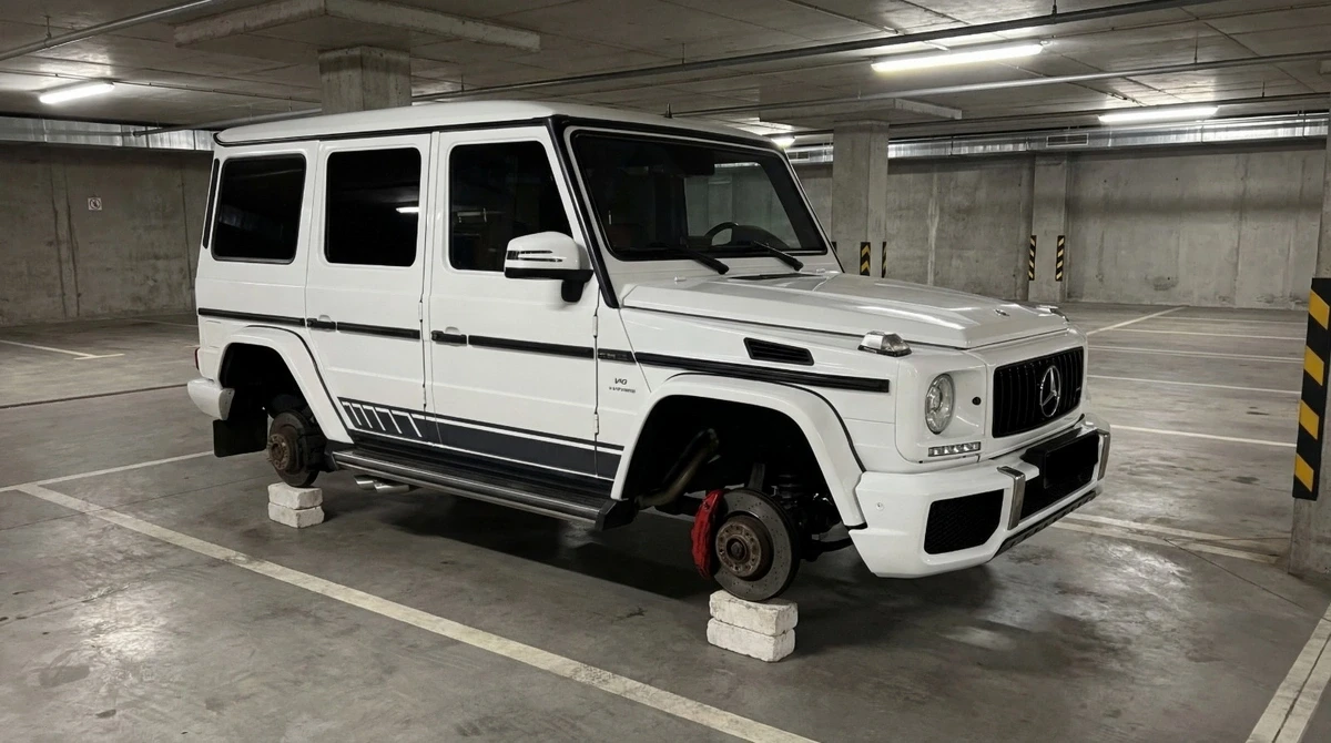 В Баку задержали подозреваемых в краже колес с Gelandewagen
 