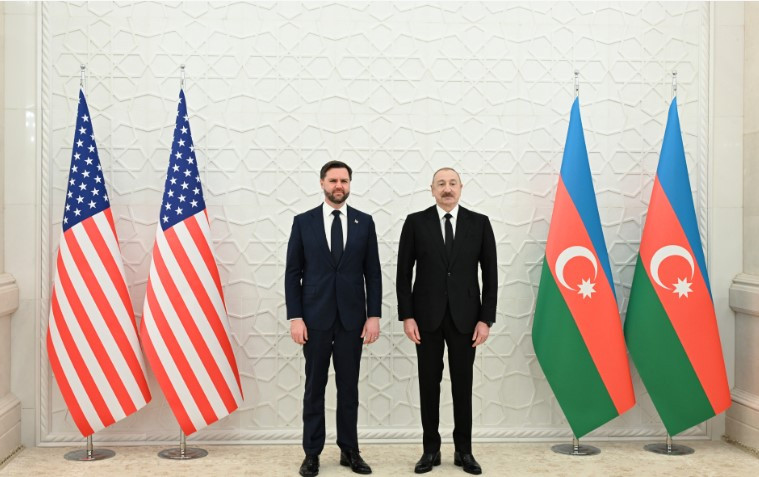 Началась встреча Ильхама Алиева с Джей Ди Вэнсом
 