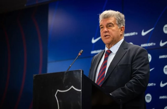 Президент 'Барселоны' подал в отставку
 