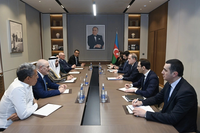Джейхун Байрамов обсудил с президентом Арабского парламента ситуацию на Ближнем Востоке
 