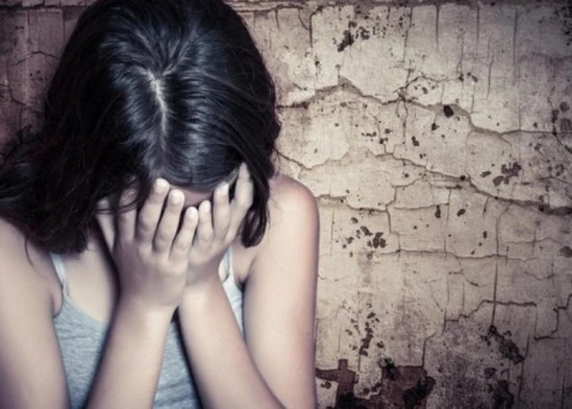 Агентство соцуслуг вмешалось в судьбу 11-летней девочки, подвергавшейся насилию со стороны отчима
 