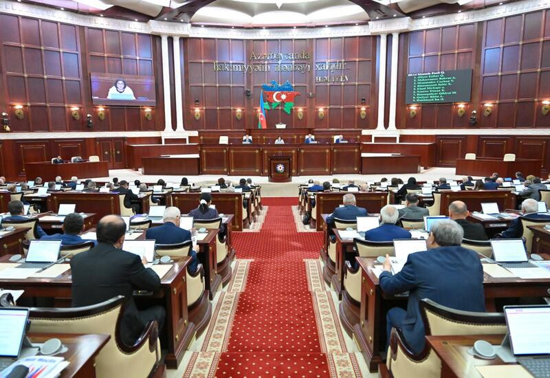 В парламенте обсужден визит вице-президента США в Азербайджан
 