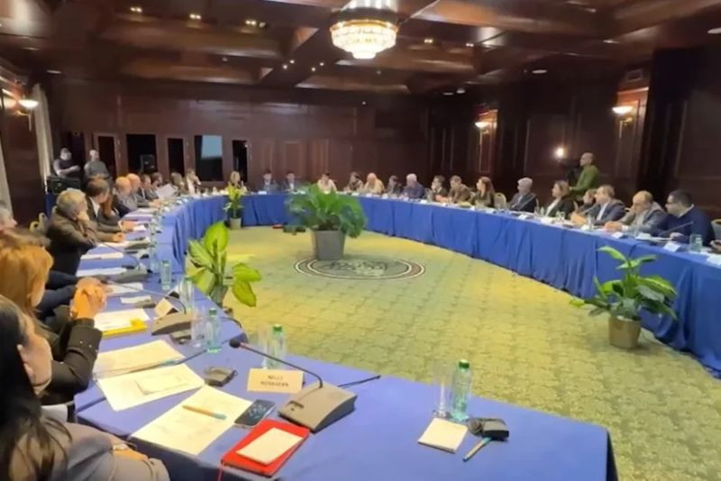 В Армении стартовал круглый стол в рамках инициативы 'Мост мира'
 