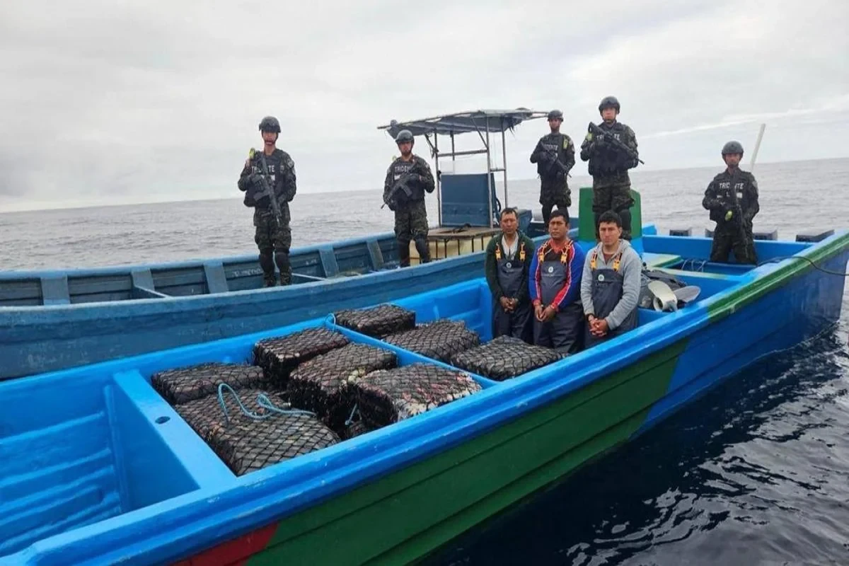 Сальвадор перехватил крупнейшую в своей истории партию кокаина в Тихом океане
 