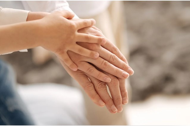 Как бороться с сухостью кожи рук: советы дерматолога
 