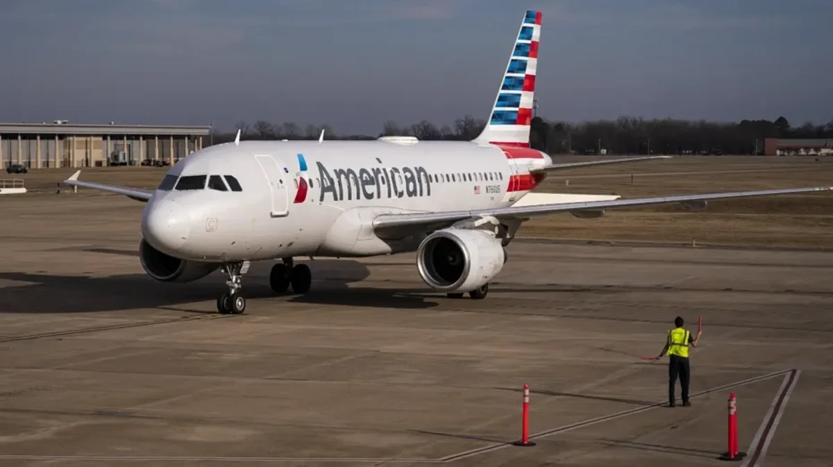 СМИ: Самолет American Airlines обстреляли при посадке в Колумбии
 