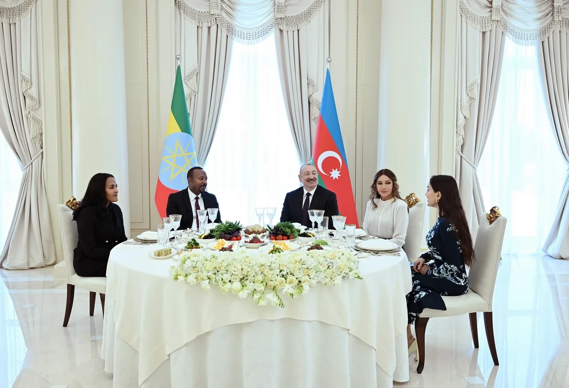 От имени Ильхама Алиева и Мехрибан Алиевой дан официальный обед в честь премьер-министра Эфиопии
 