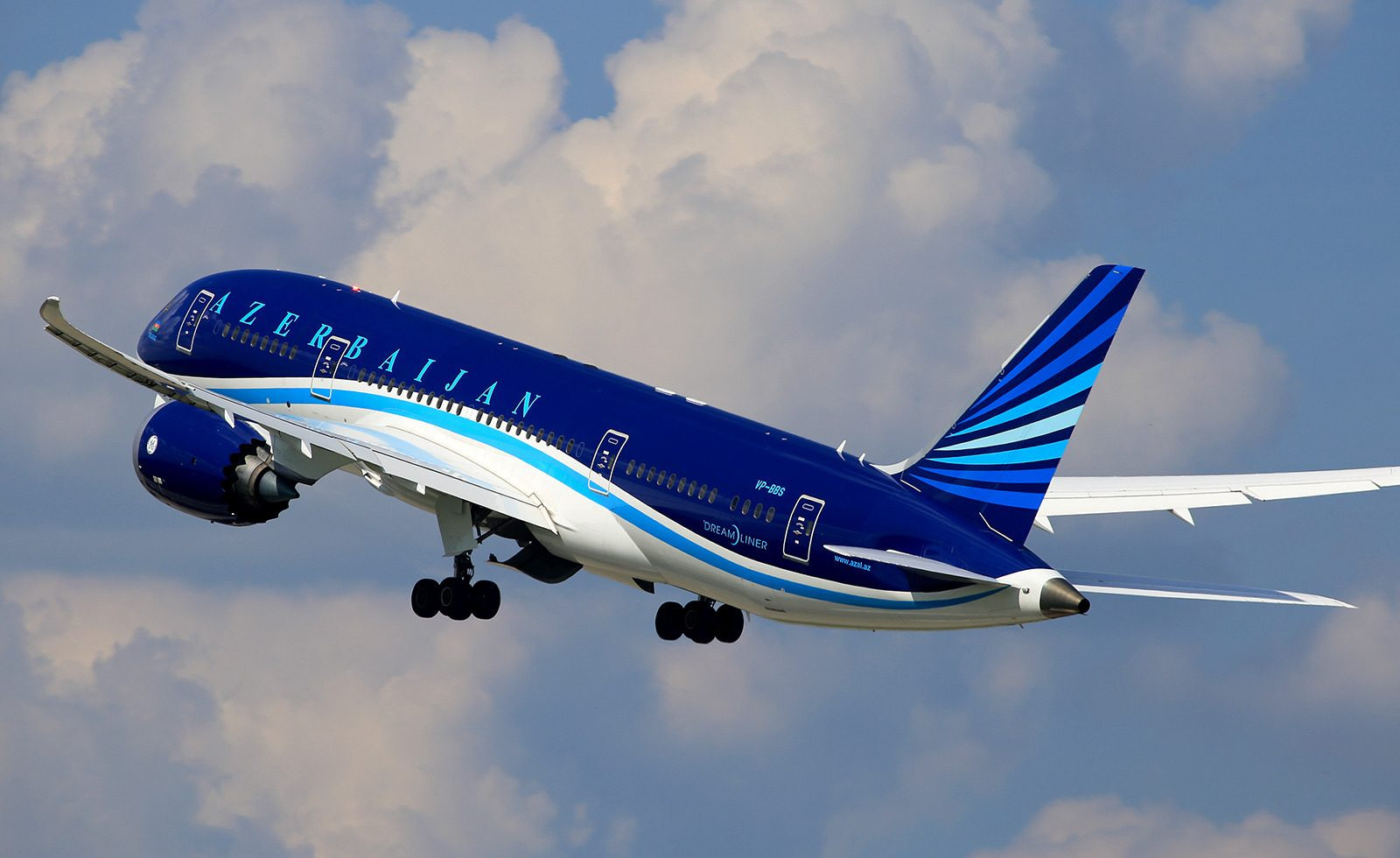 AZAL приостановил рейсы в Дубай, Доху, Джидду и Тель-Авив
 