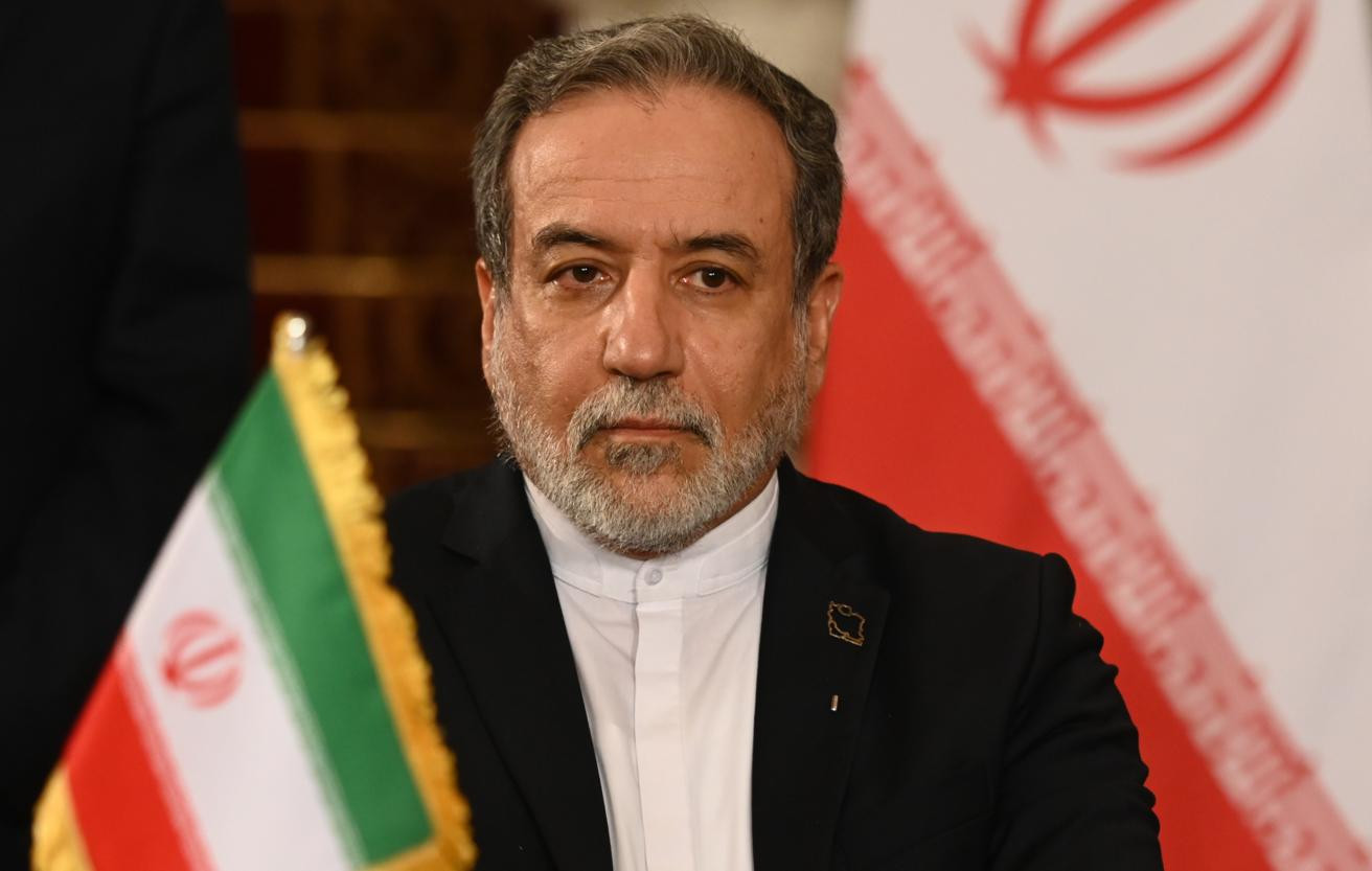 Иран не нуждается в помощи извне для обороны — Арагчи
 