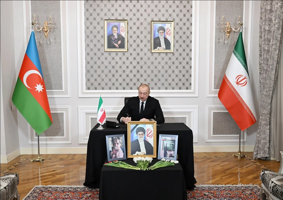 Президент Ильхам Алиев побывал в посольстве Ирана в нашей стране и выразил соболезнования
 