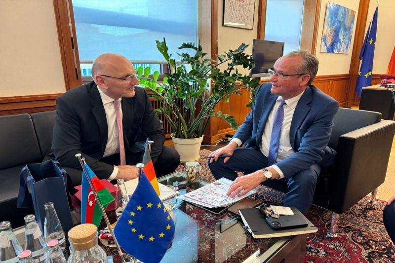 Эльчин Амирбеков обсудил в Германии развитие отношений между ЕС и Азербайджаном 
 