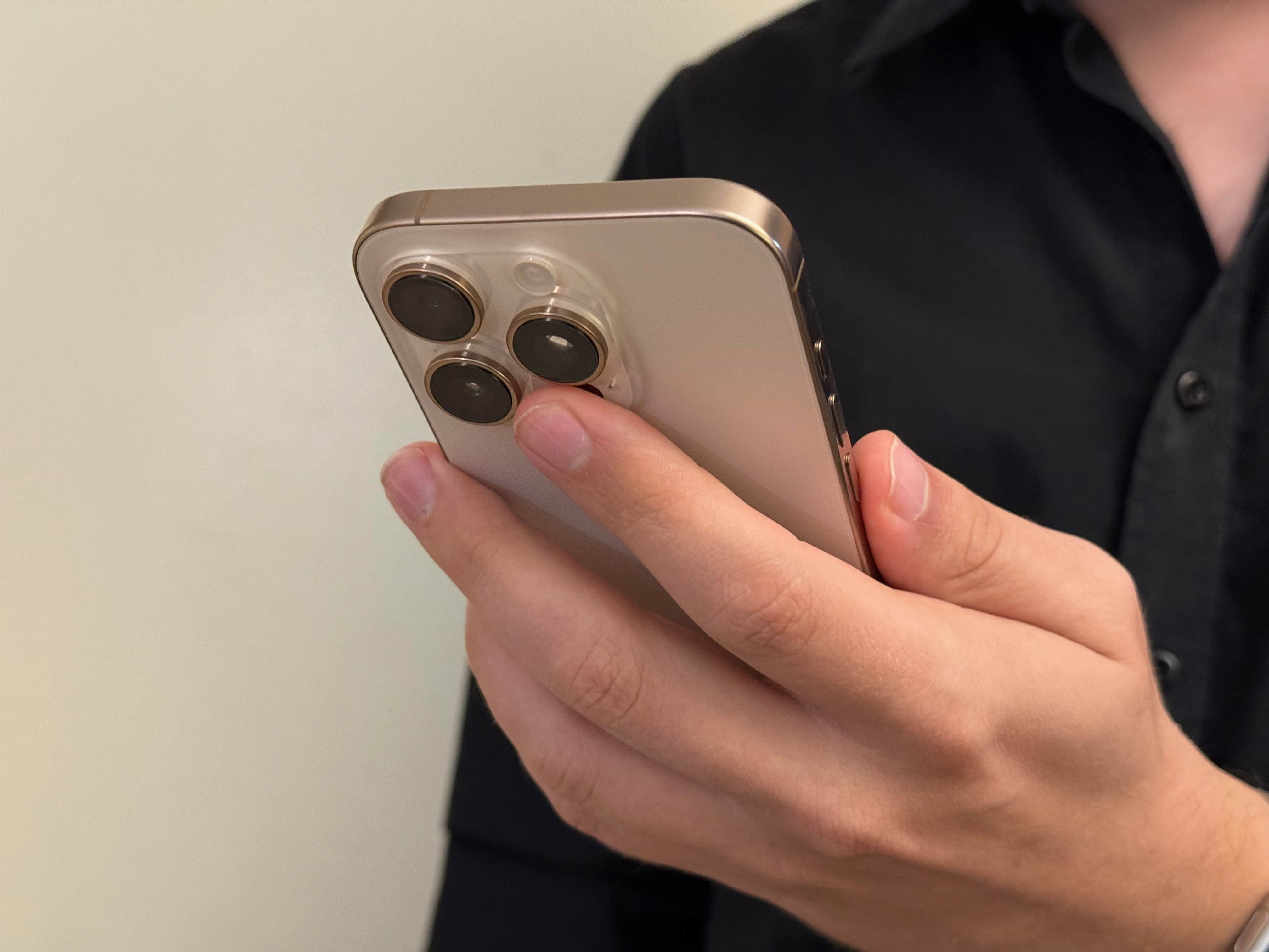 Смартфоны могут резко подорожать из-за войны на Ближнем Востоке
 