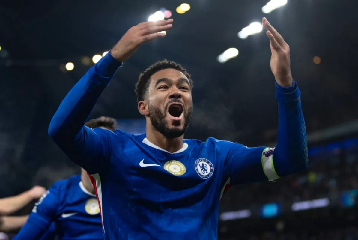 'Челси' продлил контракт с Джеймсом
 