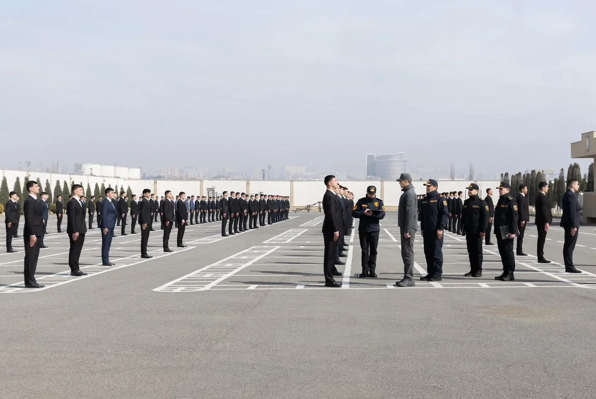 Министр внутренних дел Вилаят Эйвазов провел строевой смотр - ВИДЕО