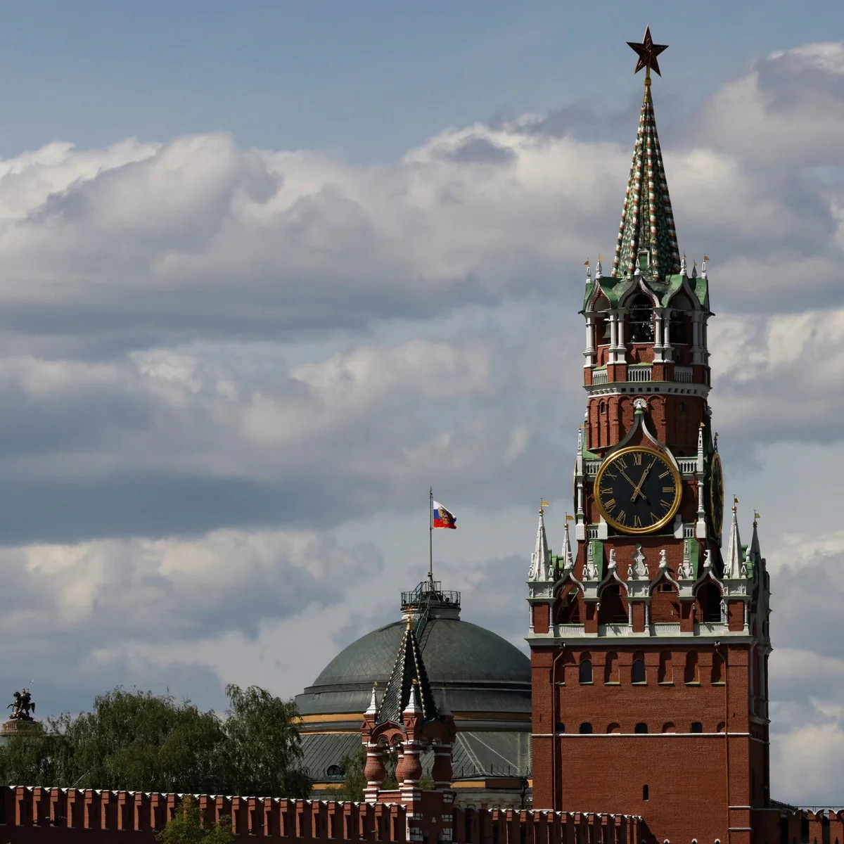 В Кремле не стали комментировать сообщения о лечении Хаменеи в Москве
 