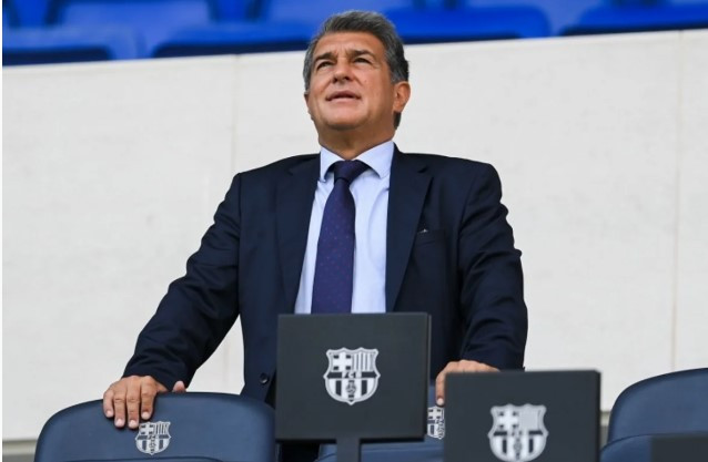 Лапорта вновь возглавит 'Барселону'
 