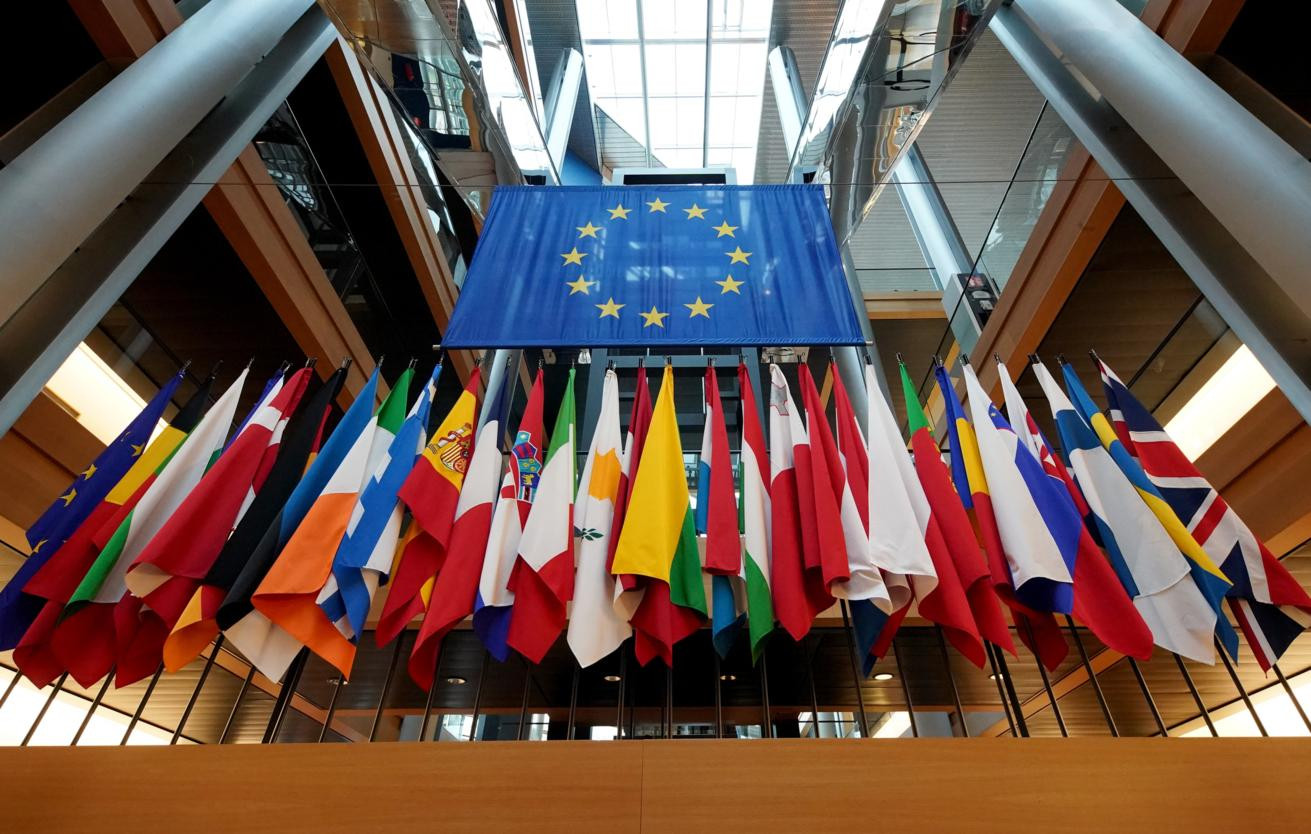 Венгрия и Словакия блокировали решение саммита ЕС о выделении €90 млрд Украине
 