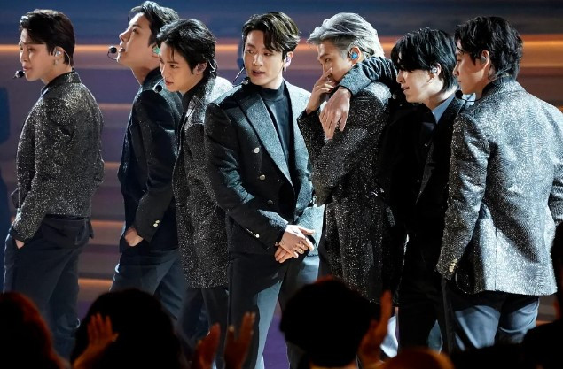 Организаторов концерта BTS заподозрили в политической агитации
 