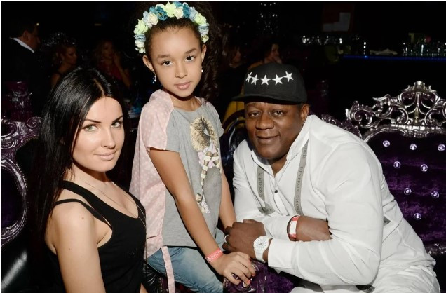 Наследство Пьера Нарцисса: родные не могут поделить имущество 'Шоколадного зайца'
 