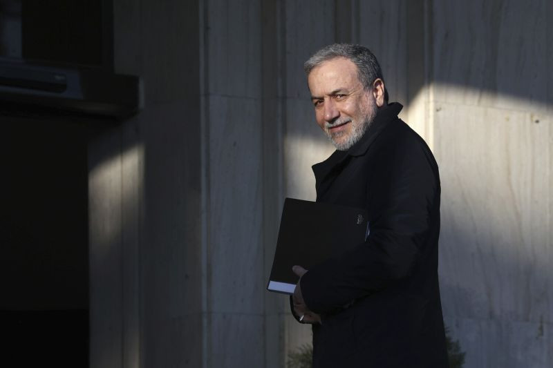 Арагчи заявил, что Иран реализует свое право на самооборону