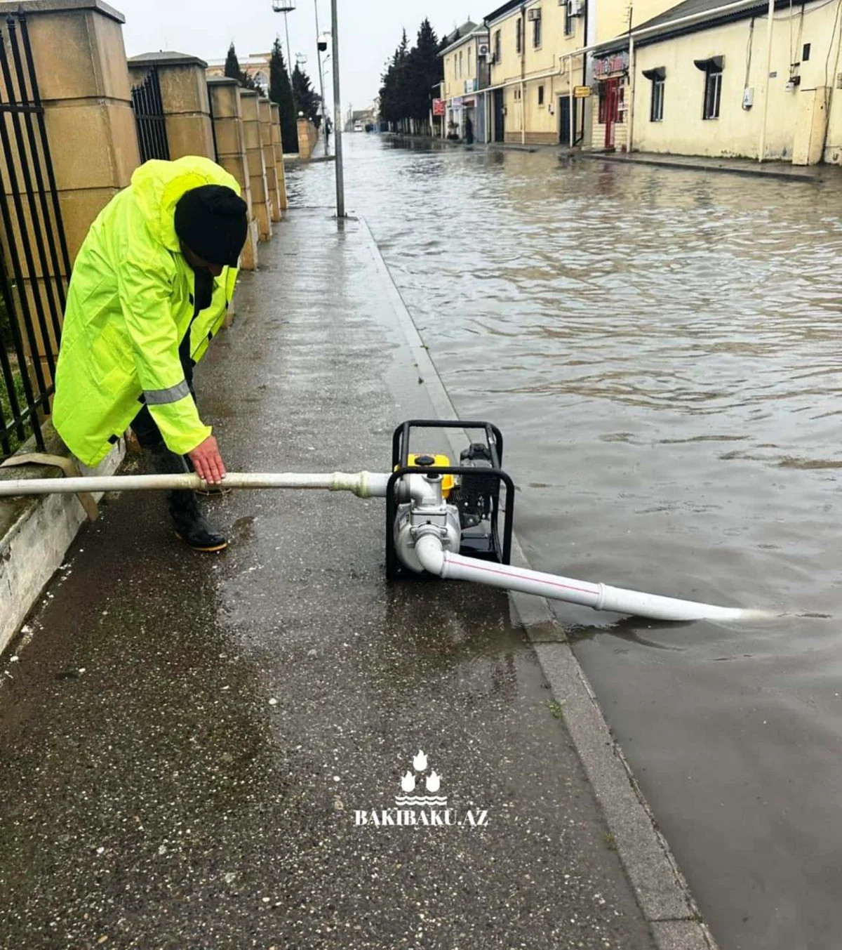 ИВ Баку: Жители подтопленных из-за дождей территорий временно размещены в отелях
 