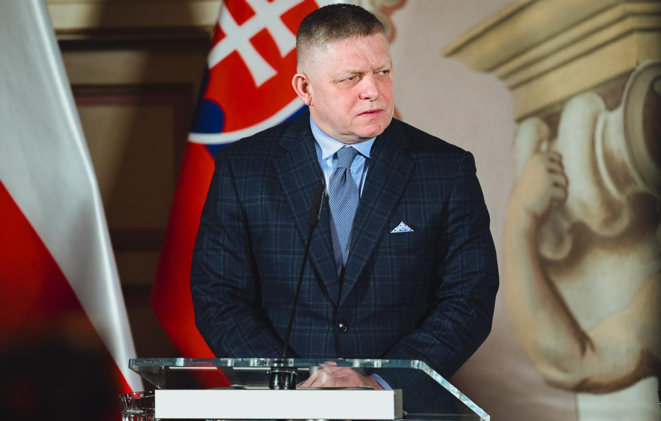 Фицо призвал ЕК перестать 'играть в политические игры' вокруг 'Дружбы'
 