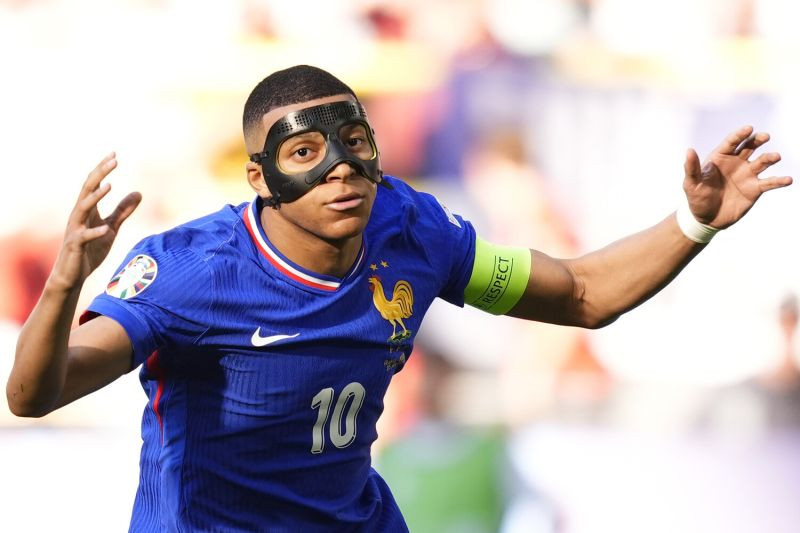 Мбаппе не хотел играть за сборную Франции из-за расизма
 