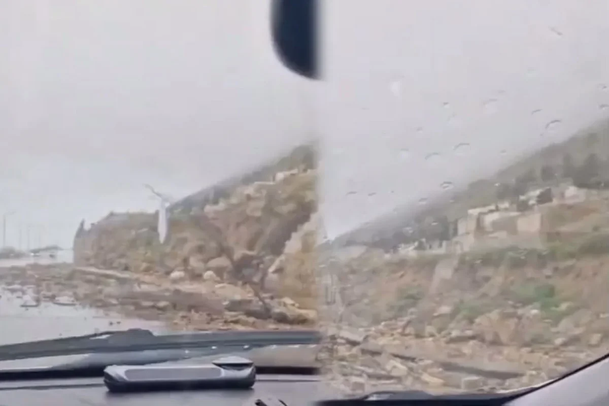 Опасная ситуация возникла на бибиэйбатской дороге: движение частично ограничено
 