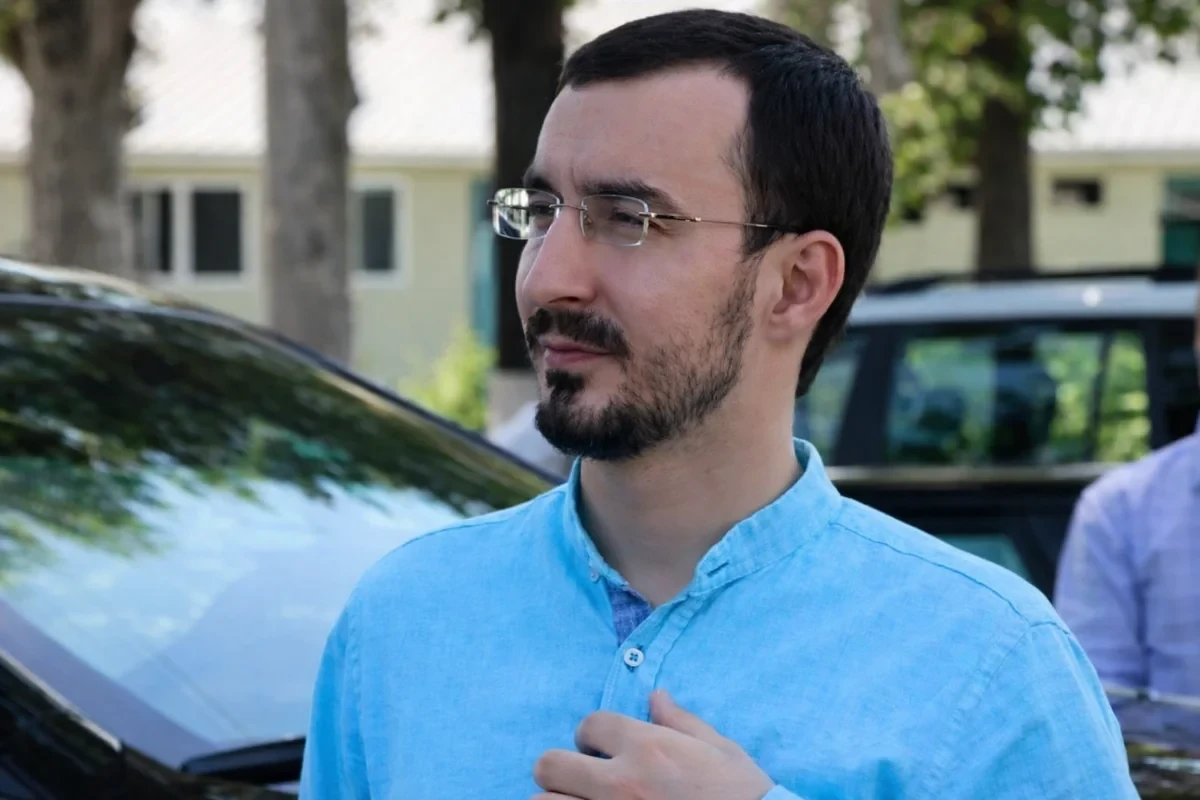 Сын Талеха Багирзаде сломал нос 17-летней девушке
 