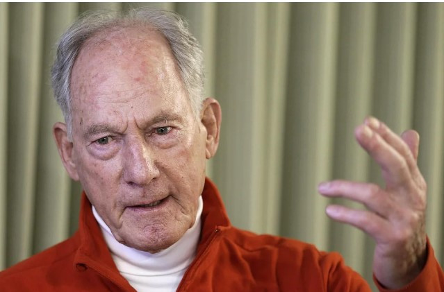 Умер первый покоривший Эверест американец Джим Уиттакер
 