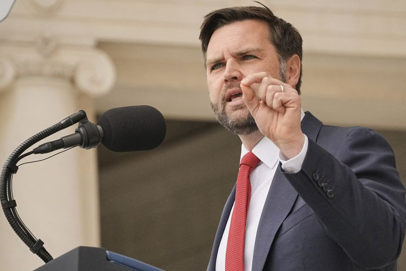 Вэнс дал совет Ватикану на фоне конфликта папы Римского и Трампа
 