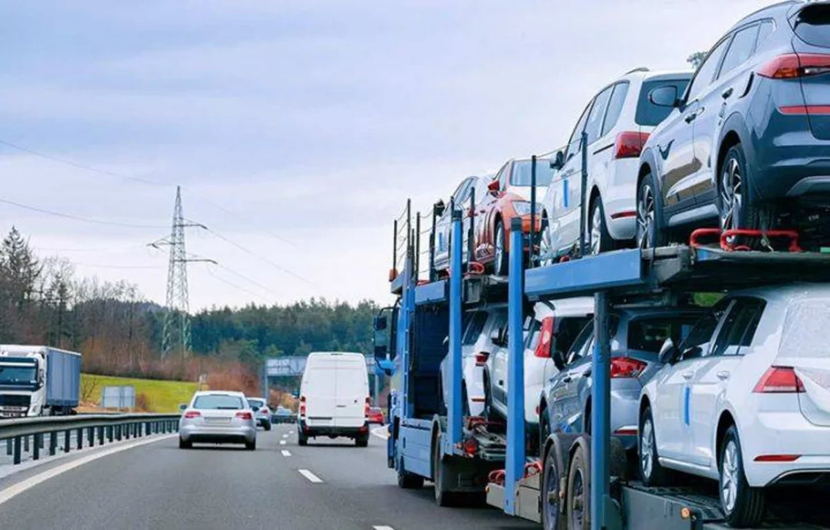 За три месяца в Азербайджан ввезли более 15 000 автомобилей
 